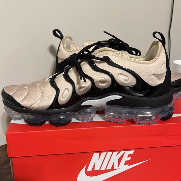 Nike air max plus white/ khaki/ black (US size 9) - Picture 3 of 5
